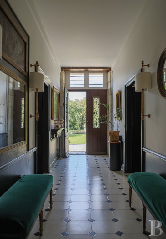 An 18th century chateau surrounded by trees and hills in the Lot valley - photo  n°8
